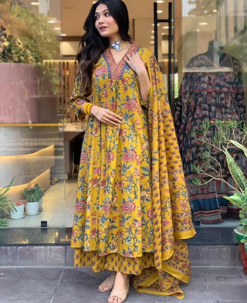 Vanhula Jaipur Women Kurta Palazzo Dupatta Set
