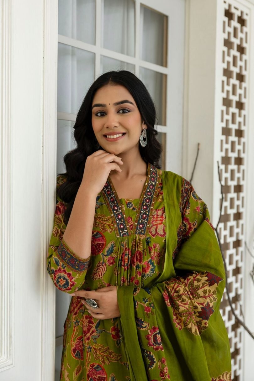 Green Cotton Floral Three-Quarter Sleeves Suit Set - Image 2